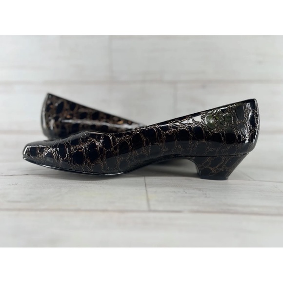 Womens Size 11 M Soft Style Angel II Croc Brown NEW IN BOX - Picture 9 of 9